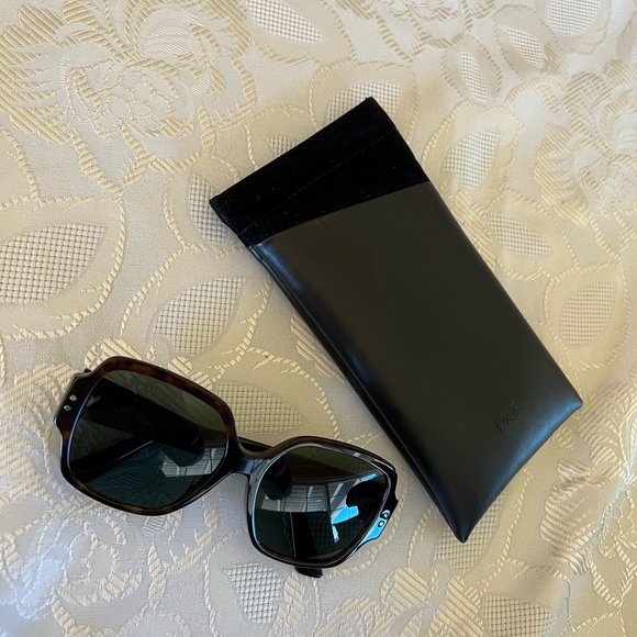 Brand new Dior sunglasses with Dior case - Picture 3 of 7